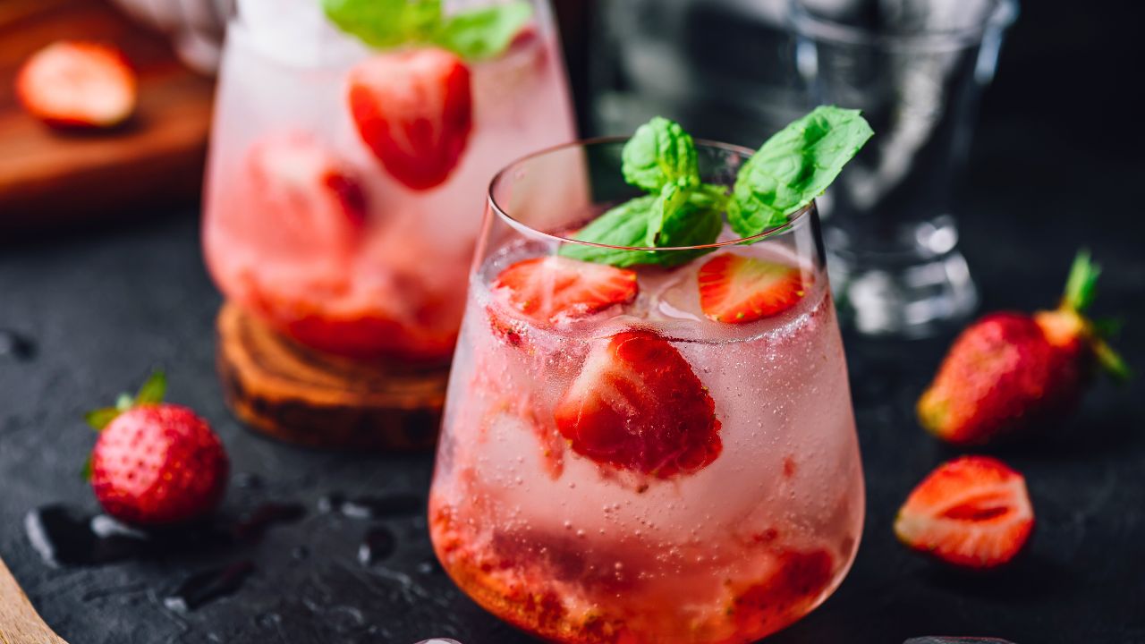 Strawberry kiss cocktail recipe