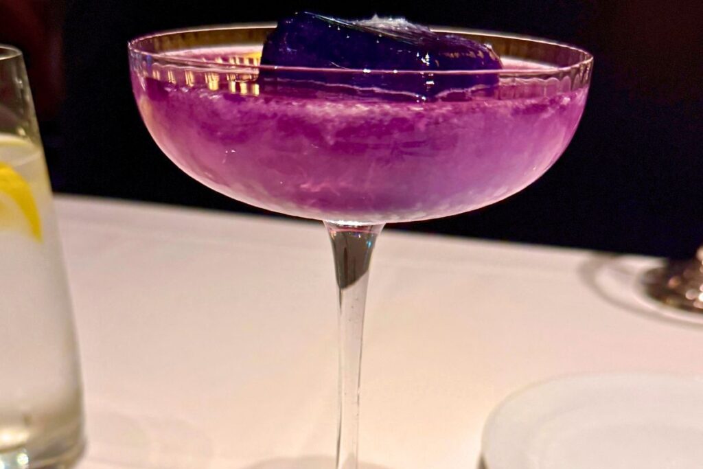 Purple Cocktails - Pretty purple cocktails with butterfly pea flower tea