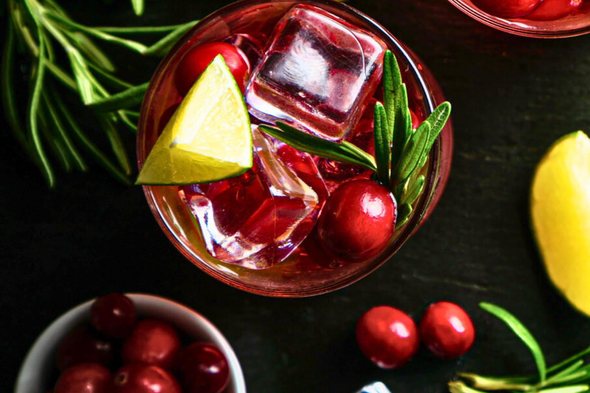 Easy Mistletoe Kiss cocktail recipe